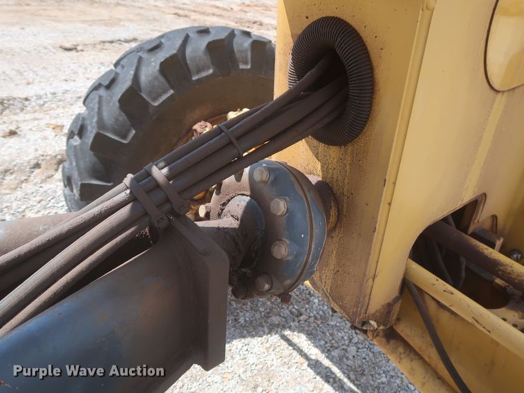 image for item MJ9142 2010 John Deere 672G  motor grader