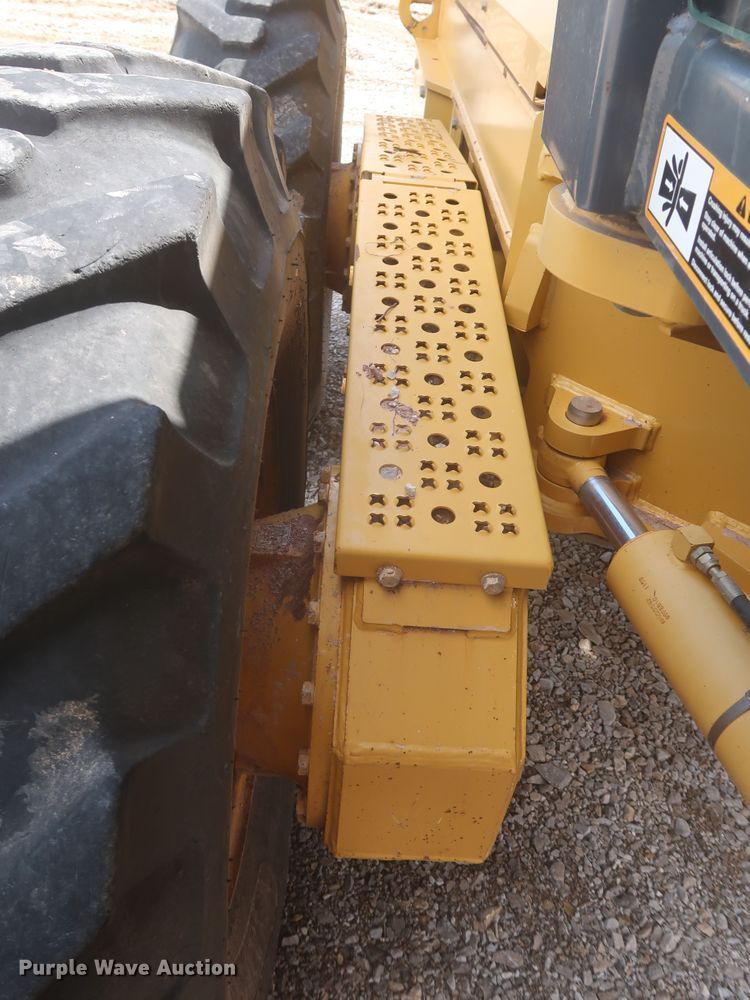 image for item MJ9142 2010 John Deere 672G  motor grader