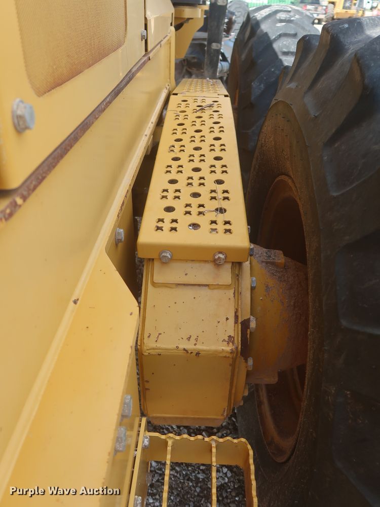 image for item MJ9142 2010 John Deere 672G  motor grader