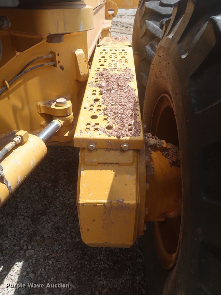 image for item MJ9142 2010 John Deere 672G  motor grader