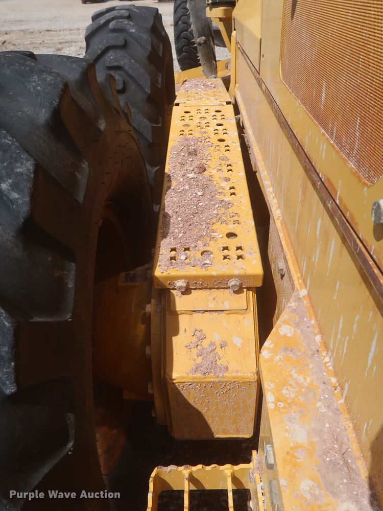 image for item MJ9142 2010 John Deere 672G  motor grader