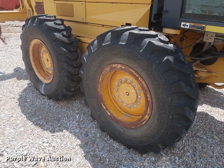 image for item MJ9142 2010 John Deere 672G  motor grader