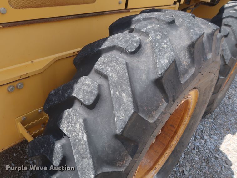 image for item MJ9142 2010 John Deere 672G  motor grader