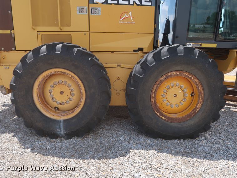 image for item MJ9142 2010 John Deere 672G  motor grader