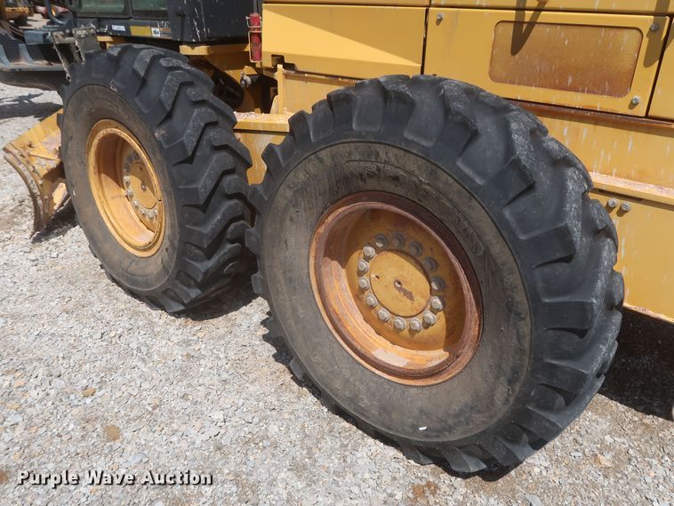 image for item MJ9142 2010 John Deere 672G  motor grader