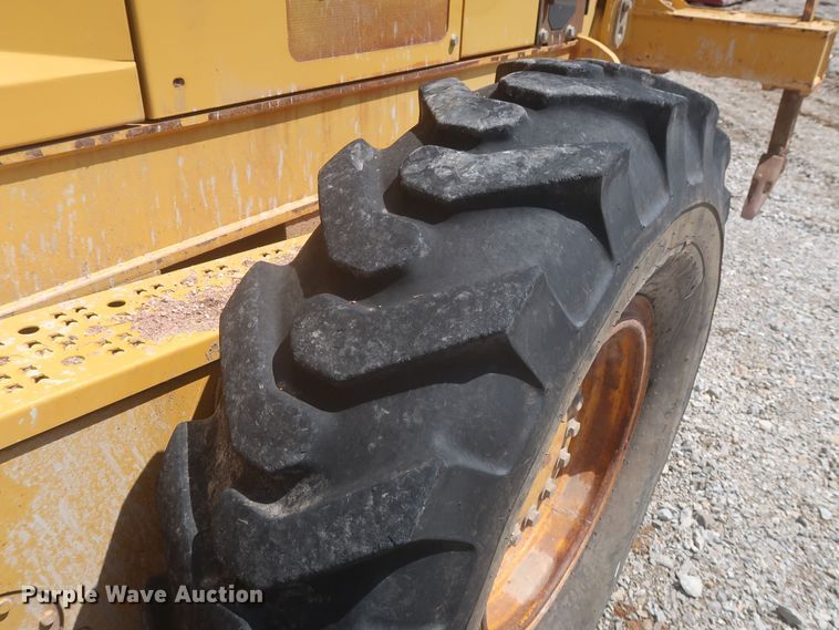 image for item MJ9142 2010 John Deere 672G  motor grader