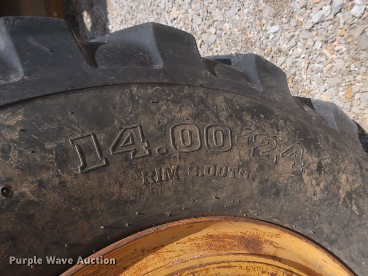 image for item MJ9142 2010 John Deere 672G  motor grader