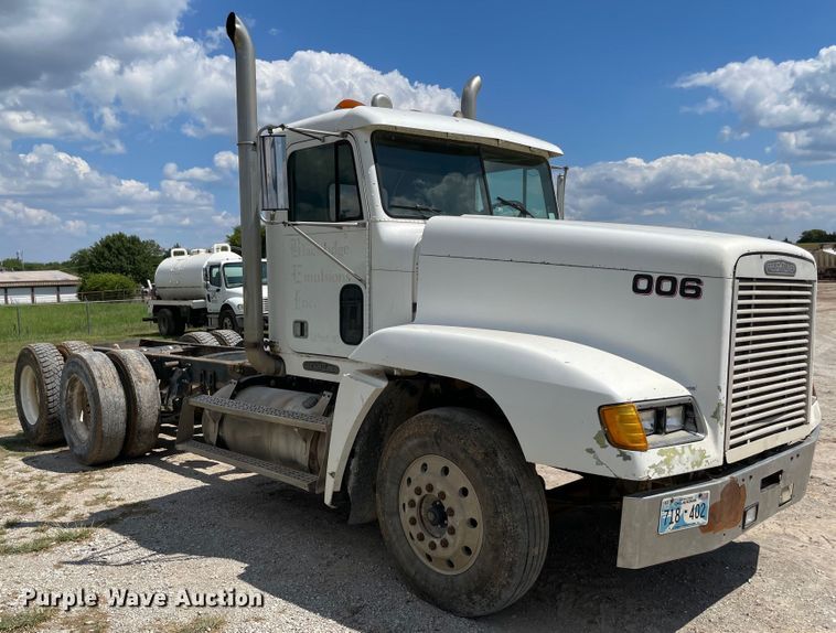 image for item MJ9143 1995 Freightliner FLD120  truck cab and chassis