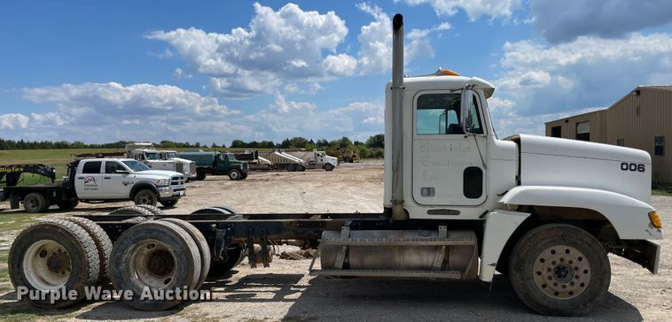 image for item MJ9143 1995 Freightliner FLD120  truck cab and chassis