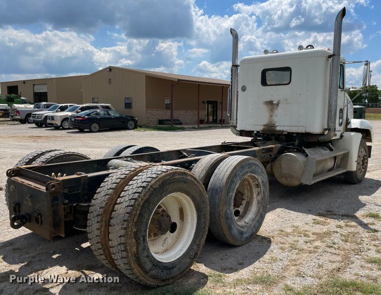 image for item MJ9143 1995 Freightliner FLD120  truck cab and chassis