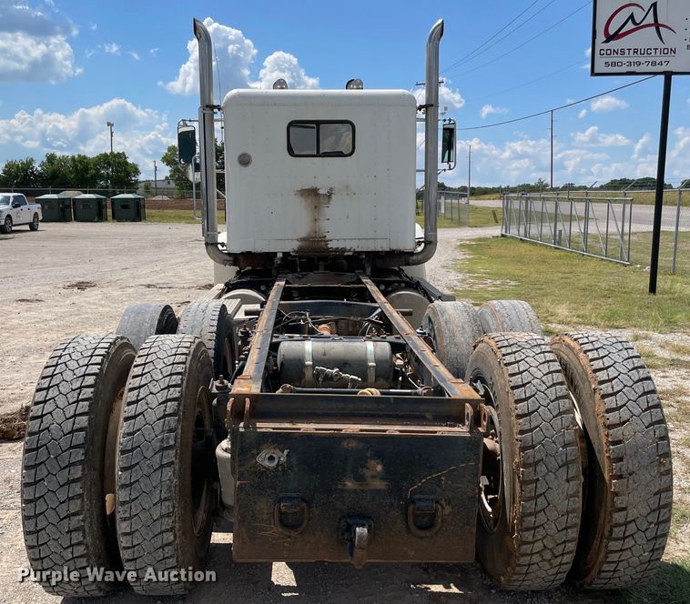 image for item MJ9143 1995 Freightliner FLD120  truck cab and chassis