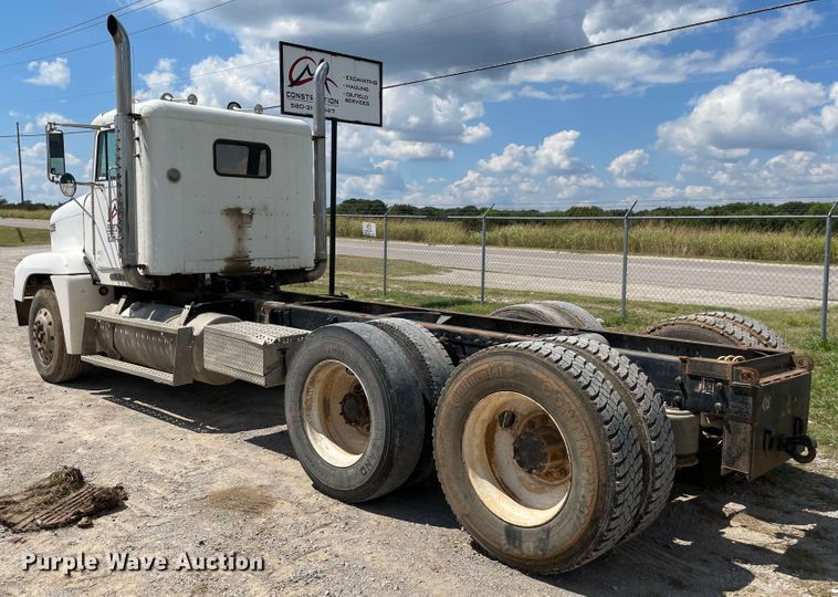 image for item MJ9143 1995 Freightliner FLD120  truck cab and chassis