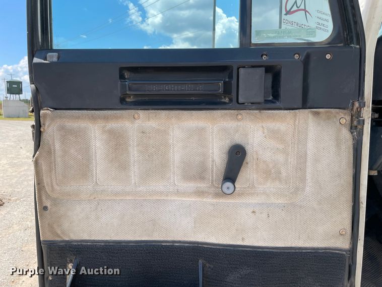 image for item MJ9143 1995 Freightliner FLD120  truck cab and chassis