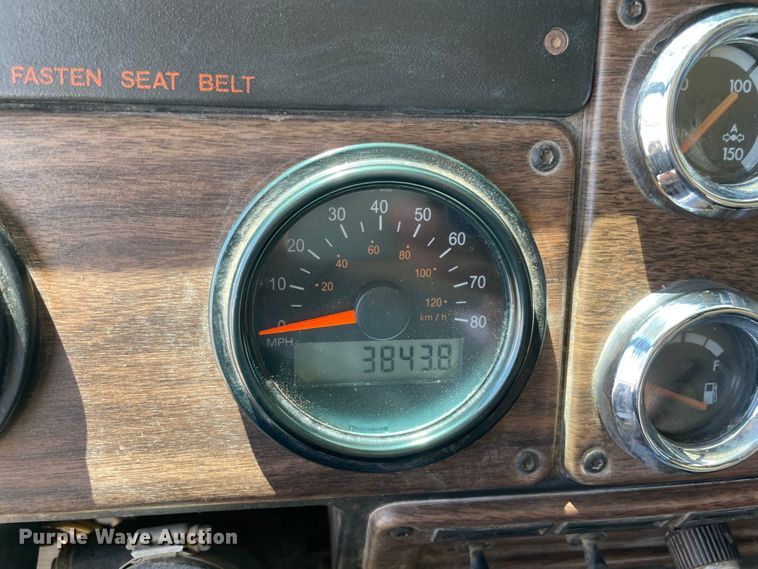 image for item MJ9143 1995 Freightliner FLD120  truck cab and chassis