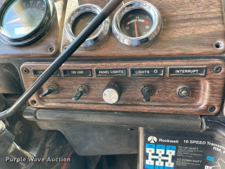 image for item MJ9143 1995 Freightliner FLD120  truck cab and chassis