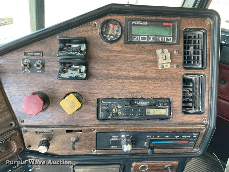 image for item MJ9143 1995 Freightliner FLD120  truck cab and chassis