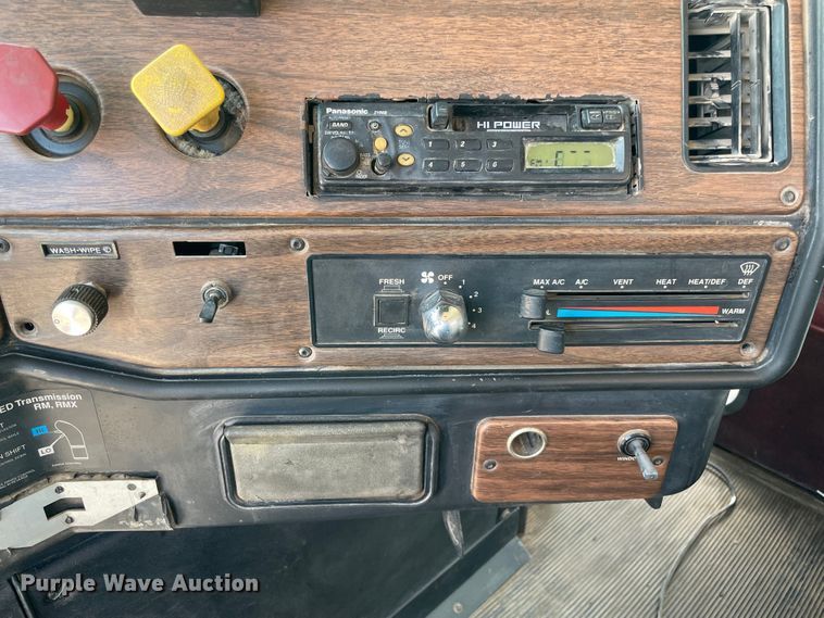 image for item MJ9143 1995 Freightliner FLD120  truck cab and chassis