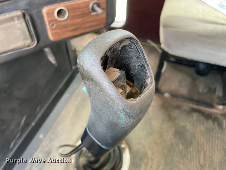 image for item MJ9143 1995 Freightliner FLD120  truck cab and chassis