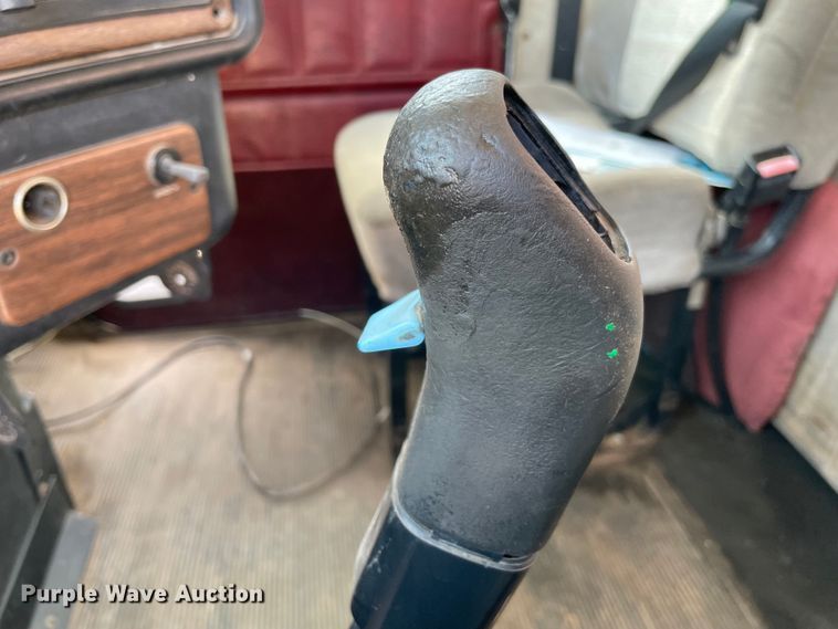 image for item MJ9143 1995 Freightliner FLD120  truck cab and chassis