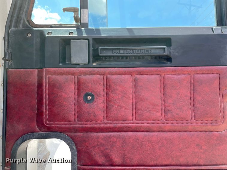 image for item MJ9143 1995 Freightliner FLD120  truck cab and chassis