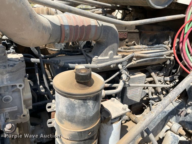 image for item MJ9143 1995 Freightliner FLD120  truck cab and chassis