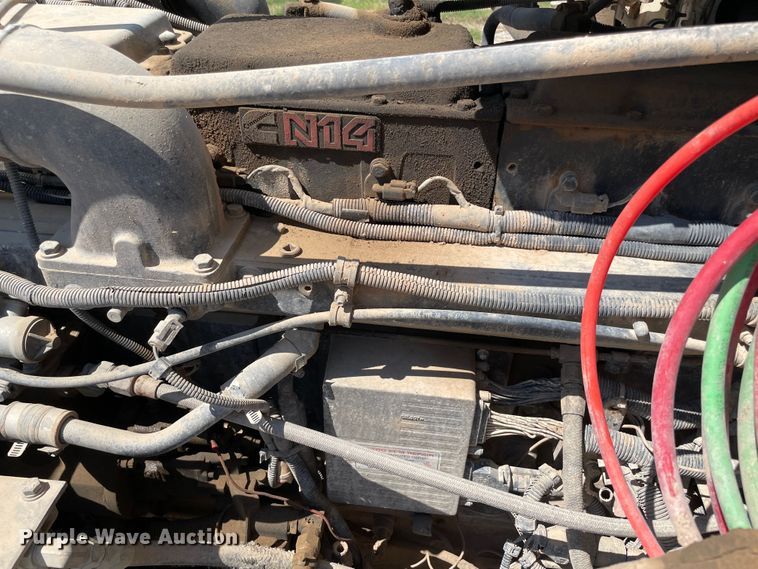 image for item MJ9143 1995 Freightliner FLD120  truck cab and chassis