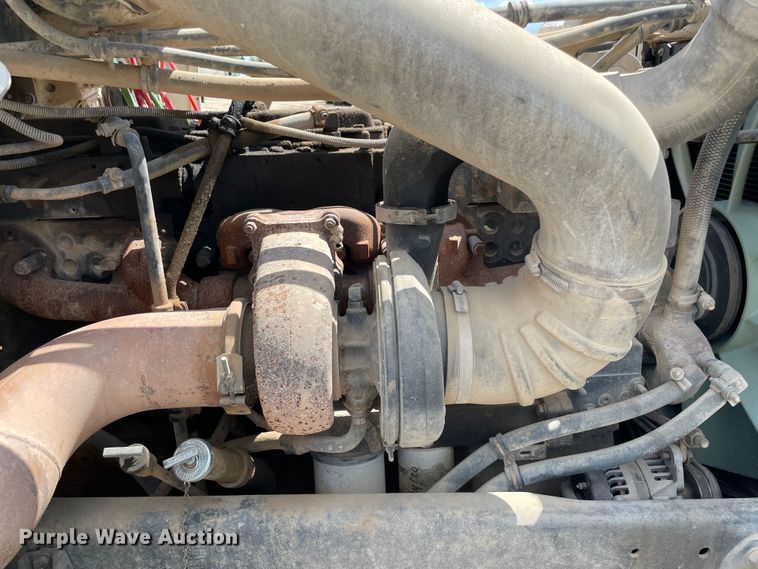 image for item MJ9143 1995 Freightliner FLD120  truck cab and chassis