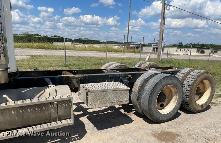 image for item MJ9143 1995 Freightliner FLD120  truck cab and chassis