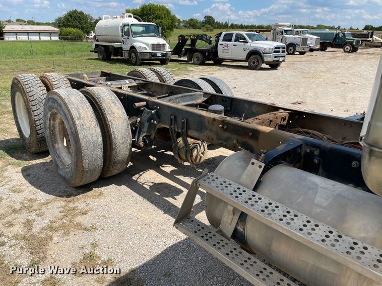 image for item MJ9143 1995 Freightliner FLD120  truck cab and chassis