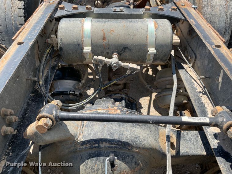 image for item MJ9143 1995 Freightliner FLD120  truck cab and chassis