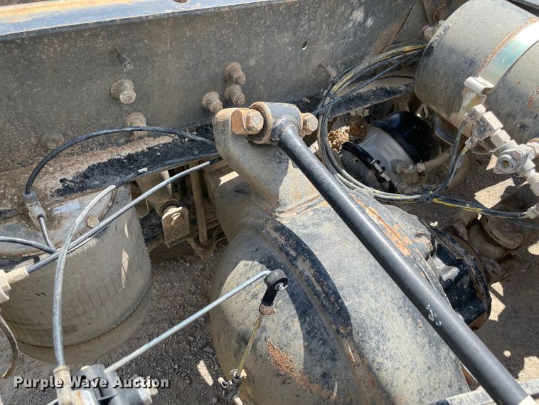 image for item MJ9143 1995 Freightliner FLD120  truck cab and chassis