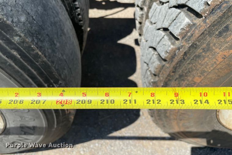 image for item MJ9143 1995 Freightliner FLD120  truck cab and chassis