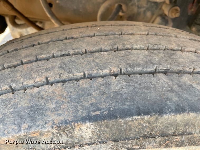 image for item MJ9143 1995 Freightliner FLD120  truck cab and chassis