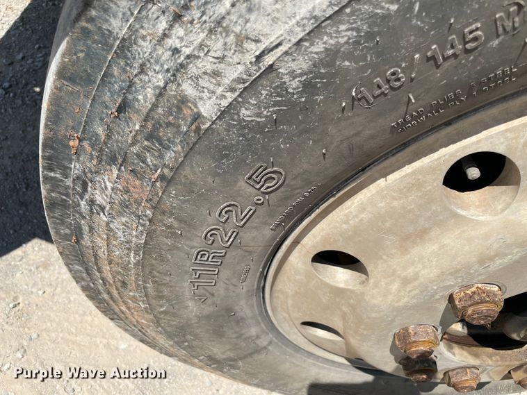 image for item MJ9143 1995 Freightliner FLD120  truck cab and chassis