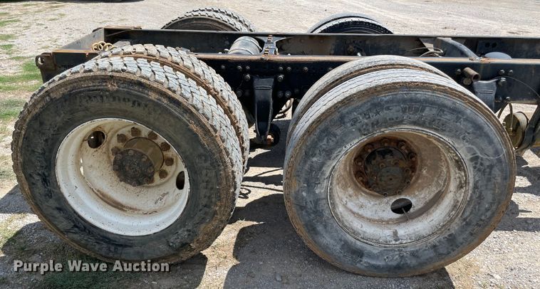 image for item MJ9143 1995 Freightliner FLD120  truck cab and chassis