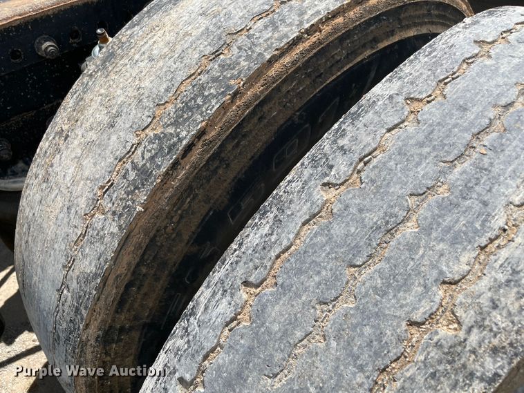 image for item MJ9143 1995 Freightliner FLD120  truck cab and chassis