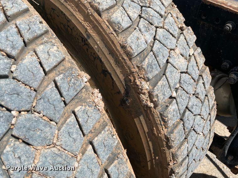 image for item MJ9143 1995 Freightliner FLD120  truck cab and chassis