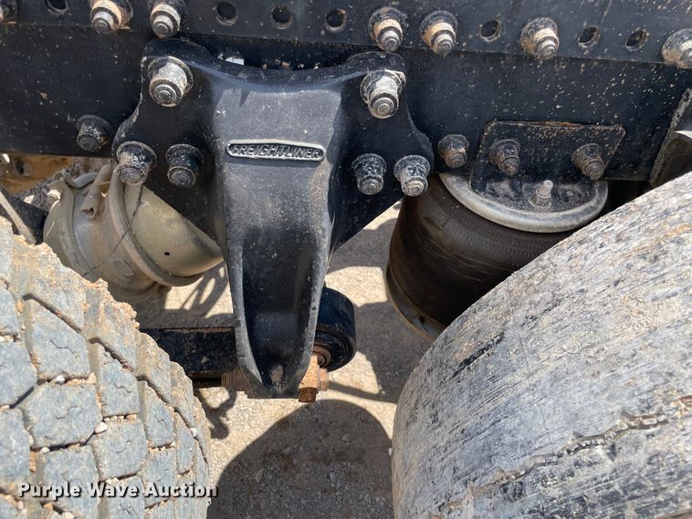 image for item MJ9143 1995 Freightliner FLD120  truck cab and chassis