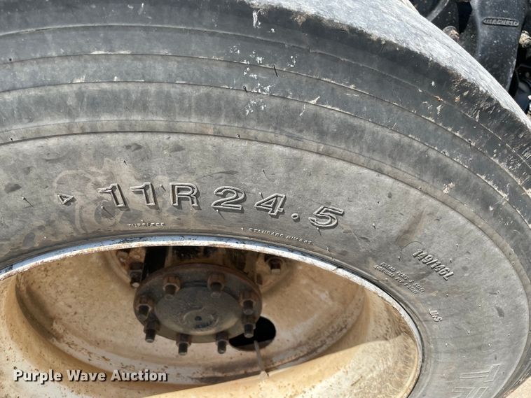 image for item MJ9143 1995 Freightliner FLD120  truck cab and chassis