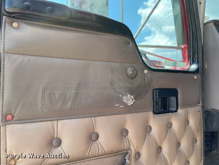 image for item MJ9144 2002 Kenworth  dump truck