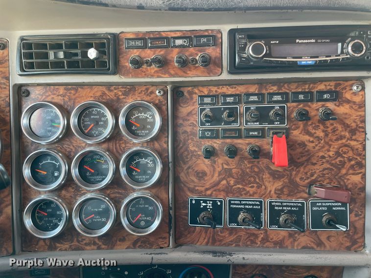 image for item MJ9144 2002 Kenworth  dump truck