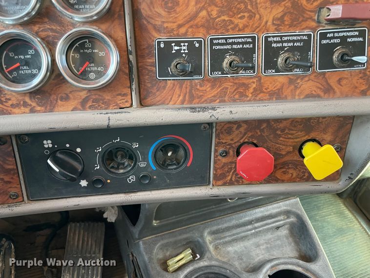 image for item MJ9144 2002 Kenworth  dump truck