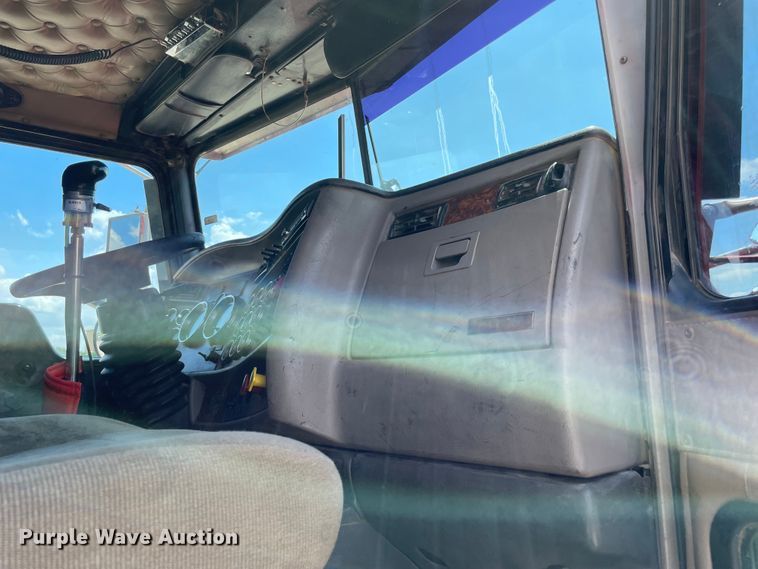 image for item MJ9144 2002 Kenworth  dump truck