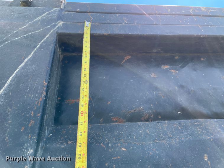 image for item MJ9144 2002 Kenworth  dump truck