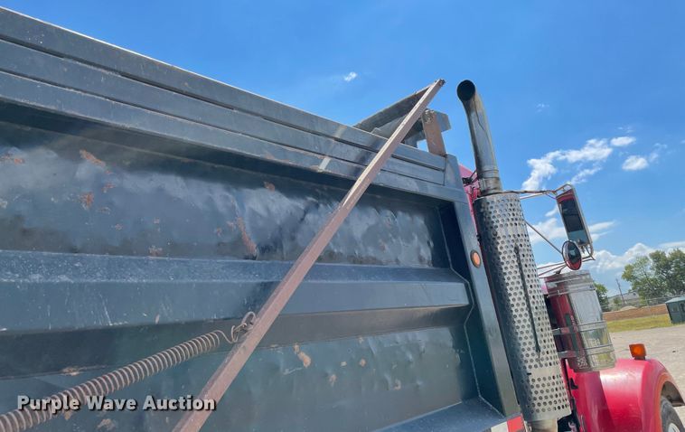 image for item MJ9144 2002 Kenworth  dump truck