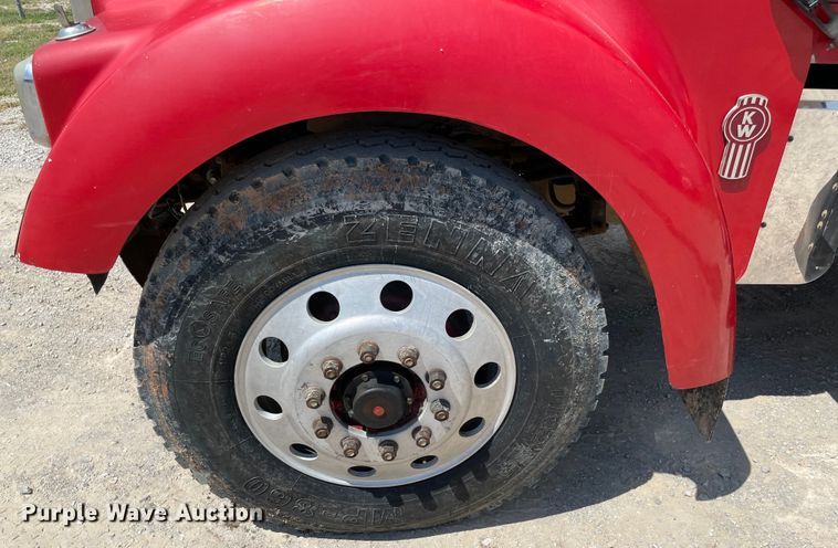 image for item MJ9144 2002 Kenworth  dump truck