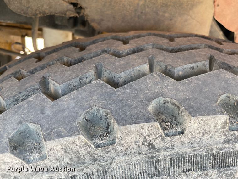 image for item MJ9144 2002 Kenworth  dump truck