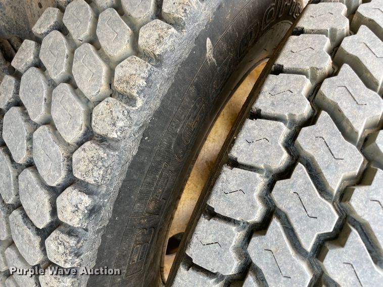 image for item MJ9144 2002 Kenworth  dump truck