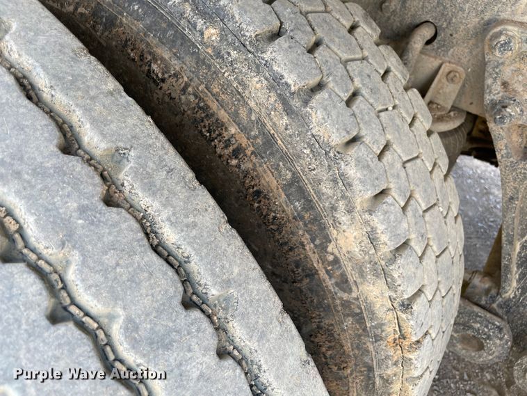 image for item MJ9144 2002 Kenworth  dump truck