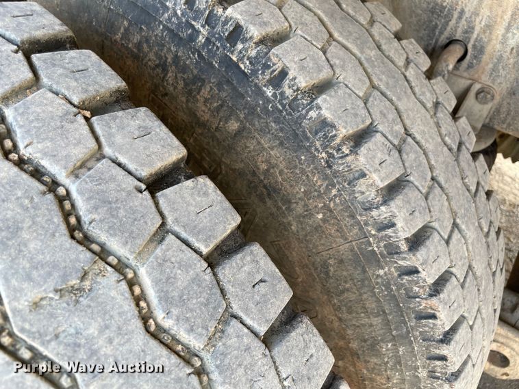 image for item MJ9144 2002 Kenworth  dump truck